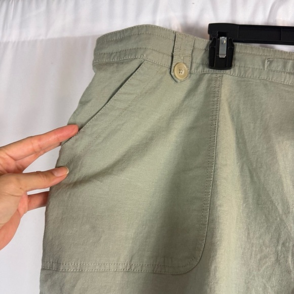 Torrid 5 Inch Pull-On Linen Blend Mid-Rise Short - Picture 4 of 10